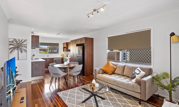 Windsor Apartment | Windsor Cosy 2-Bedroom Unit in Quiet Neighborhood
