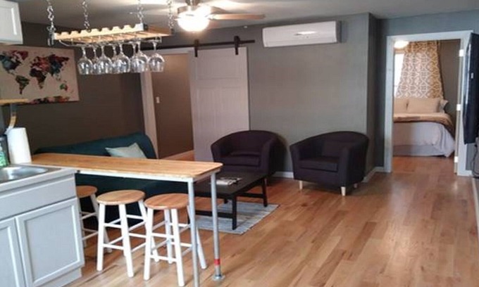 Hermann Apartment | Wine Alley West Suite