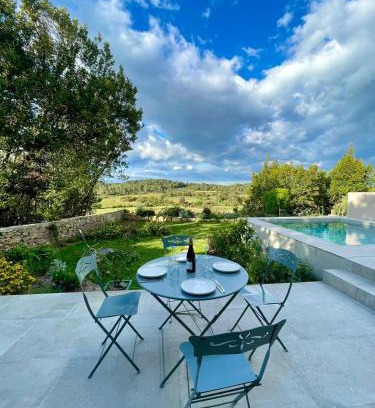 La Caunette House | Winemakers Cottage With Vineyard & Mountain Views