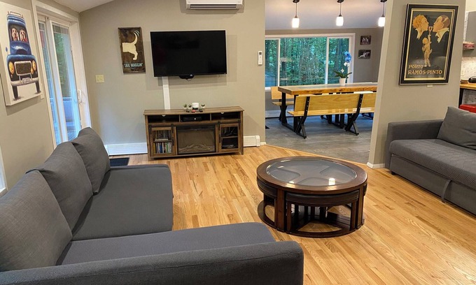 Moultonborough House | Winnipesauke beach access, family and dog friendly home with fenced in Yard.