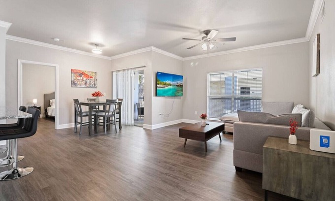 Sugar Land Apartment | Winter Modern Stay: Family & Corporate Friendly