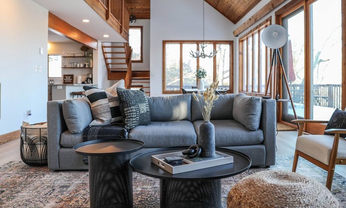 Pedlars Edge House | Wintergreen MTN Chateau + Near Slopes + hikes + 151 breweries/wineries