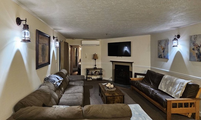 Ghent Condo | Winterplace D106 Ski in Ski Out Condo First Floor