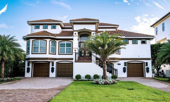 Vanderbilt Beach House | Winterwind- A Water Lovers Oasis