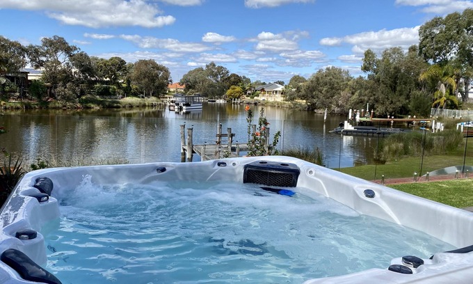 South Yunderup House | Wisteria Waters - A Tranquil and Serene Getaway