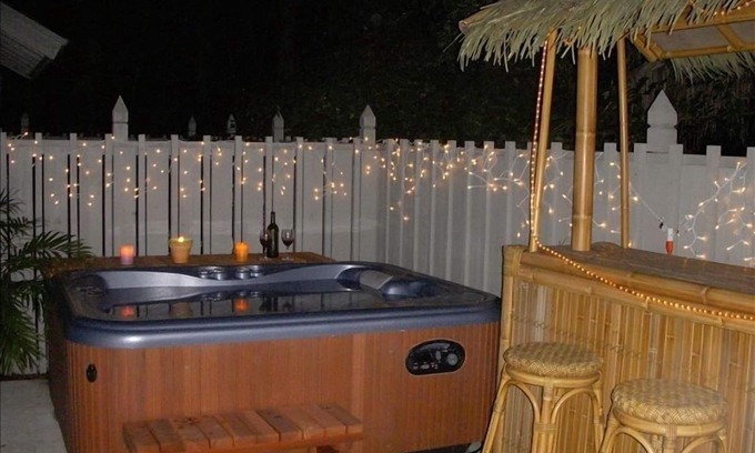 Lawton Woods House | Wlk t Beach/Prvt Ht Pool/Jaczzi/2 Kng Beds/4 bikes