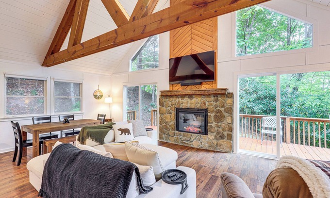 Wolf Laurel Cabin | Wolf Laurel Escape: Village Club & Scenic Views!