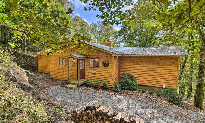 Wolf Laurel House | Wolf Laurel Resort Cabin Near Hiking and Skiing!