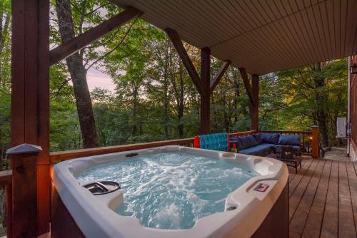 Wolf Laurel House | Wolf Summit Retreat Hot Tub Arcade Games