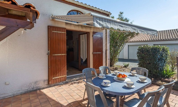 Meschers-sur-Gironde House | Wonderful villa for 5 guests with WIFI, TV, terrace and pets allowed
