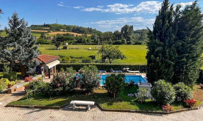 Montegrosso dʼAsti House | Wonderful private villa for 4 people with A/C, WIFI, private pool, TV, patio and pets allowed