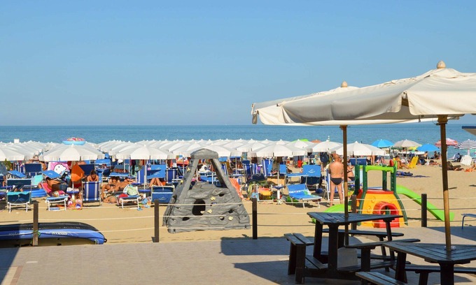 Alba Adriatica House | Wonderful private villa for 10 guests with WIFI, TV, terrace, pets allowed and parking