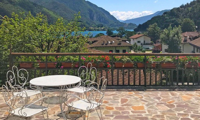 Ledro House | Wonderful private villa for 11 guests with WIFI, TV, terrace, pets allowed and parking