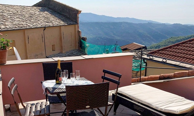 Valloria House | Wonderful private villa for 6 guests with WIFI, TV, terrace, pets allowed and panoramic view