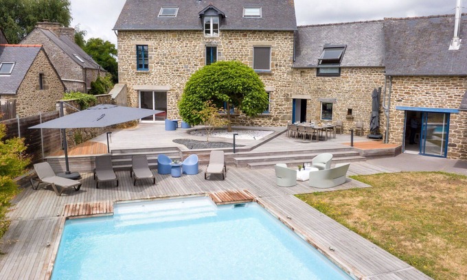 Le Tronchet Villa | Wonderful private villa for 12 guests with WIFI, private pool, TV, terrace and parking