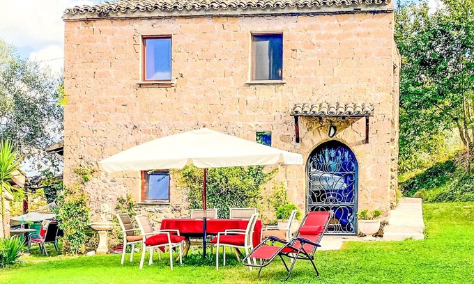 Bagnoregio Villa | Wonderful private villa for 7 guests with WIFI, pets allowed and parking