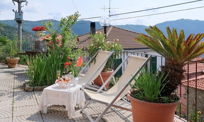 Caravonica House | Wonderful private villa for 4 guests with WIFI, TV, terrace and panoramic view
