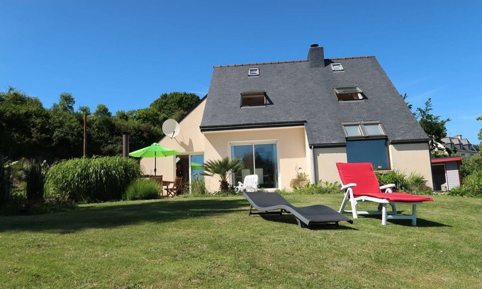 Saint-Michel-en-Greve House | Wonderful private villa for 8 people with WIFI, TV, terrace and pets allowed