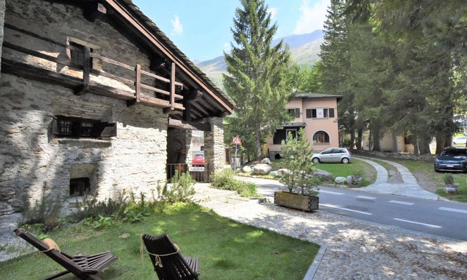 Madesimo House | Wonderful private villa for 8 people with hot tub, WIFI, TV, terrace and pets allowed