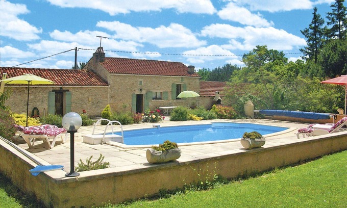 Blanquefort-sur-Briolance Villa | Wonderful private villa for 5 guests with WIFI, private pool, A/C, TV, terrace and pets allowed