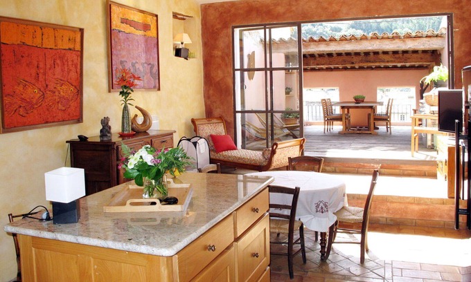 Nyons House | Wonderful private villa for 6 people with WIFI, A/C, TV, terrace, pets allowed and parking