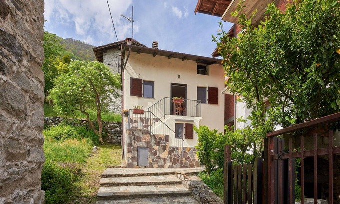 Dascio House | Wonderful private villa for 3 people with WIFI, patio and pets allowed