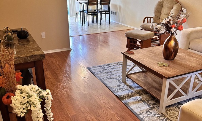 Dallas House | Wonderful townhome with WiFi in vibrant Dallas