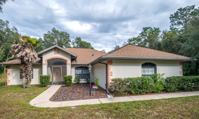 Lecanto Villa | Wonderful updated and private pool villa in Citrus County, Florida
