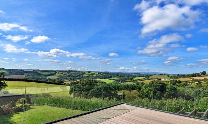 Newton Saint Cyres House | Wonderful villa for 10 guests with WIFI, terrace and pets allowed