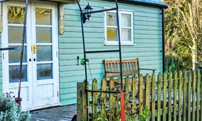 Coalbrookdale House | Wonderful villa for 2 guests with WIFI and pets allowed