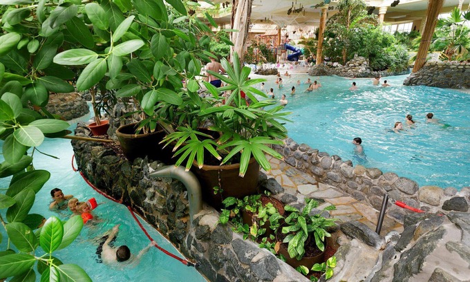 Medebach House | Wonderful villa for 6 guests with WIFI, hot tub, pool, TV, terrace and parking