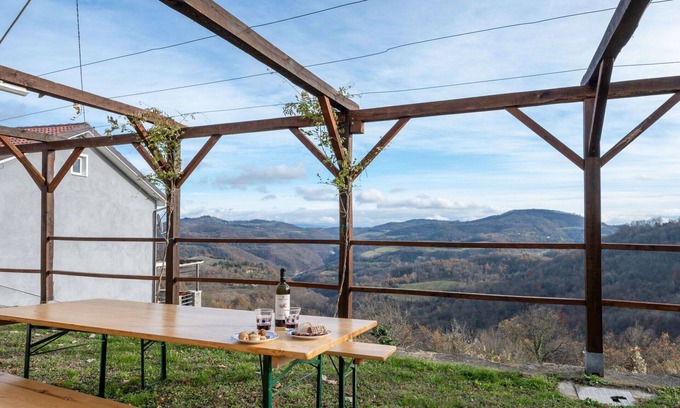 Gottasecca House | Wonderful villa for 7 people with hot tub, WIFI, TV, patio, pets allowed and panoramic view