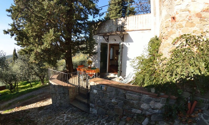 San Gennaro Villa | Wonderful villa for 4 guests with TV, terrace and pets allowed, close to Lucca