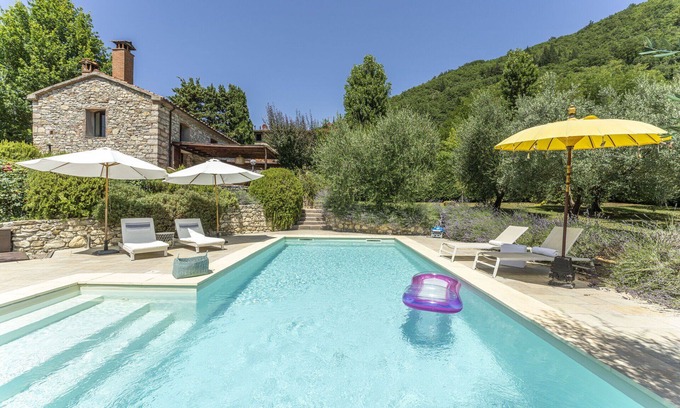 Vaiano Villa | Wonderful villa with A/C, private pool, WIFI, TV, veranda, pets allowed, panoramic view and par.