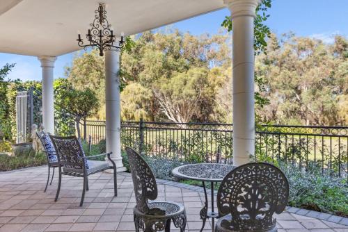 Maylands House | WOOD14 - River Suite