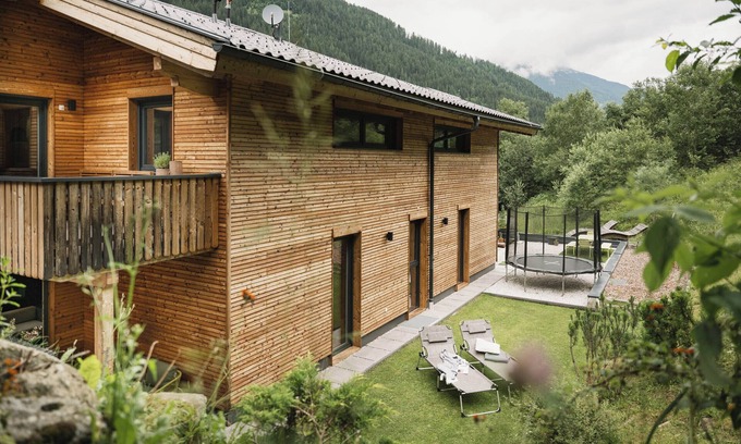 Neustift Im Stubaital House | Wooden holiday home to the Stubai Glacier, garage, stone pine room