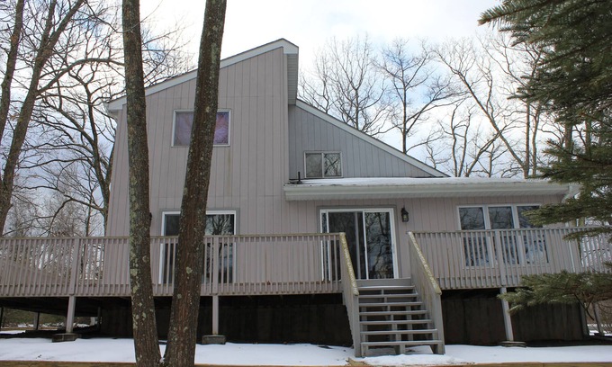 Hawley House | Woodland Blue Chalet Retreat