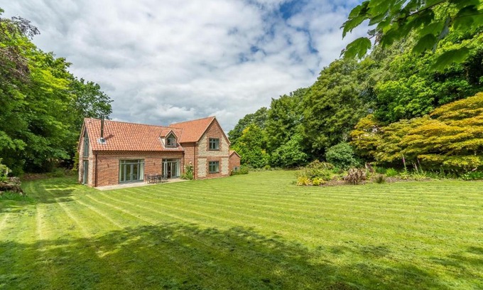 West Runton House | Woodland Pytchley
