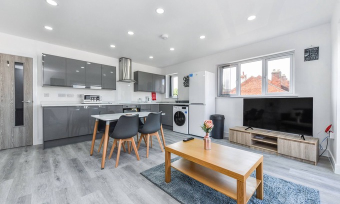 Hucknall Apartment | Woodstock House Flat 7 - Spacious 2BR Hucknall