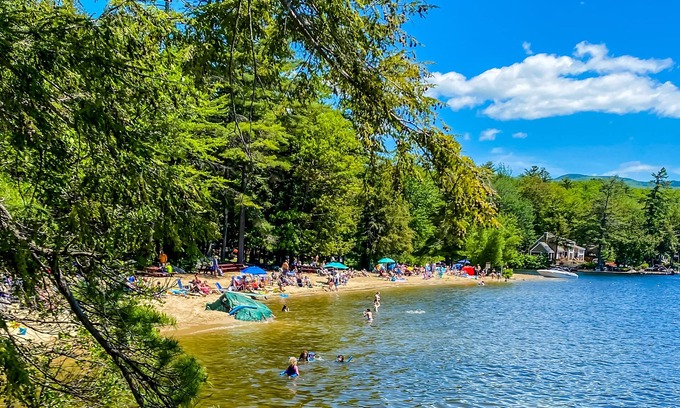 Moultonborough Cottage | Woodsy Suissevale cottage, Lake Winnipesaukee beach & boat ramp - dog-friendly