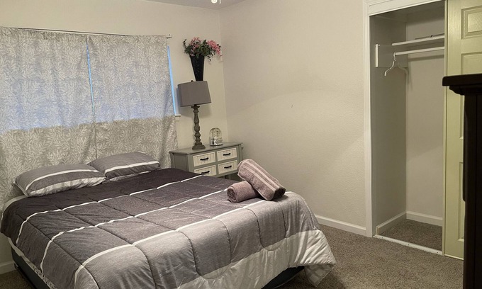 Universal City House | Wowza! Nice and Spacey Home!