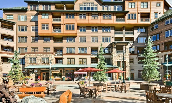 Winter Park Condo | WP Base! Zephyr Mtn Ldge 1BR Ski In/Out, Smart TVs, solo WiFi, NEW BATH & CARPET