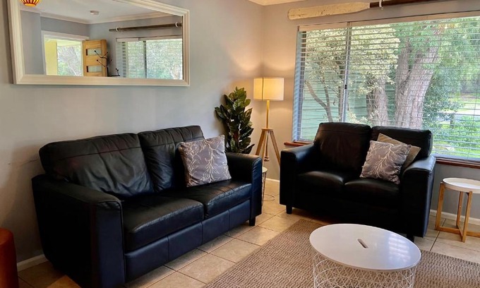 Waterhouse House | Wrentree - Pet Friendly Inside 26B Laurel Tce