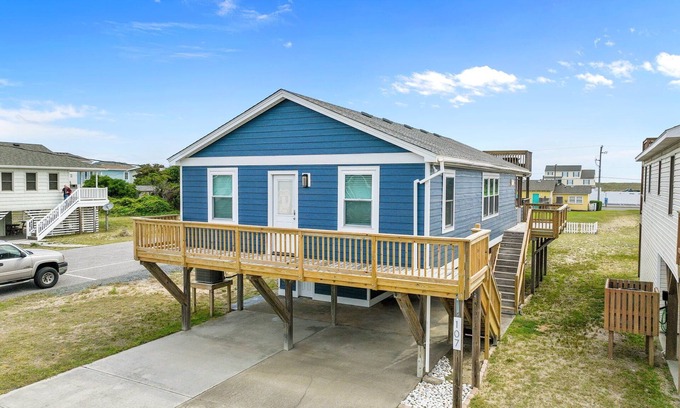 Kill Devil Hills Cottage | Wright Salty/One Block to Beach/Dog Friendly/Ocean Views/Covered Outdoor Space