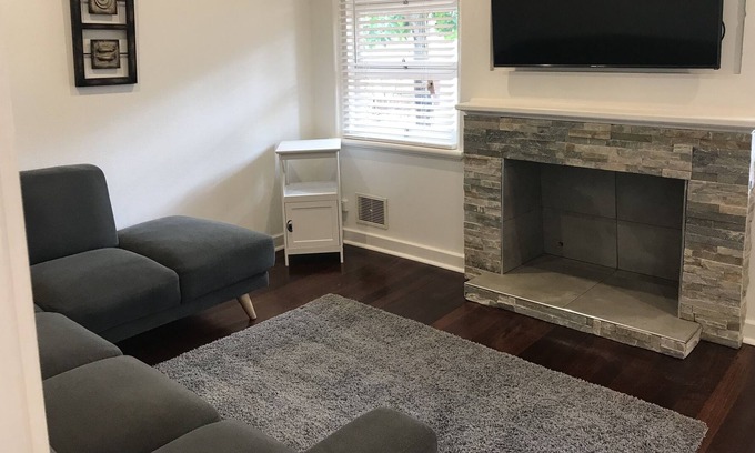 Kewdale House | Wright Street Cottage. Close to the City/Stadium!