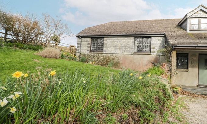 Torpoint Cottage | WRINGFORD FARM ANNEXE, pet friendly, with a garden in Kingsand