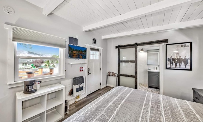 Walker Hotel | WWM 8 · 8 Fresh Air, Beautiful Views, Friendly Place WWM