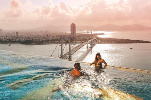 Son Tra Hotel | Wyndham Danang Golden Bay - Free Shuttle Bus to Beach