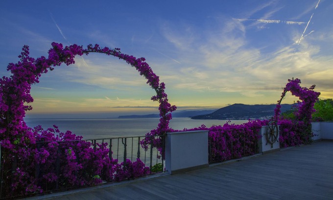 Arenzano Villa | x 4 persons, 100 sqm terrace overlooking the sea, with garden and covered garage