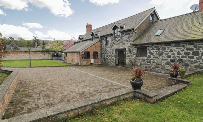 Conwy Cottage | Y GRANAR, pet friendly, character holiday cottage in Conwy